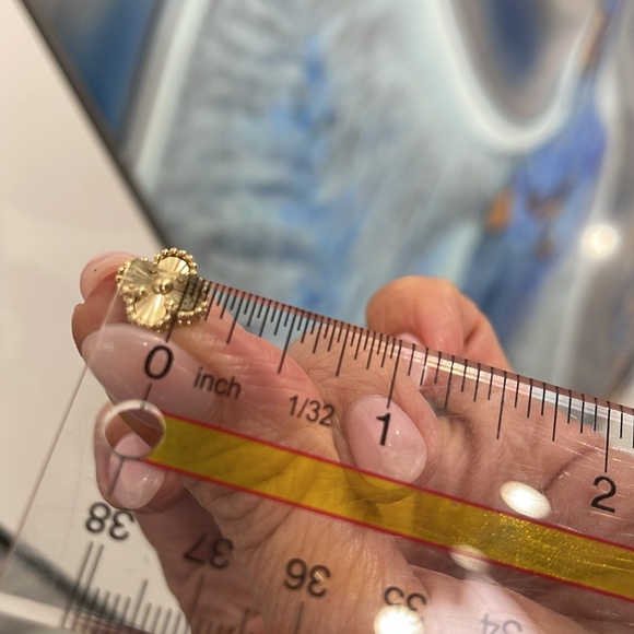 Gold clover earrings - Picture 8 of 8